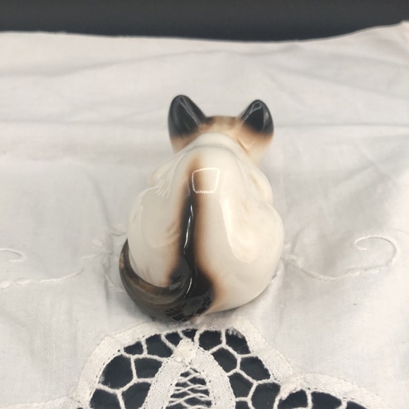 Vintage Enesco Porcelain Siamese Kitty Cat Shelf Sitter Peering Over the Edge - Picture 5 of 6